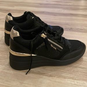 Platform sneaker